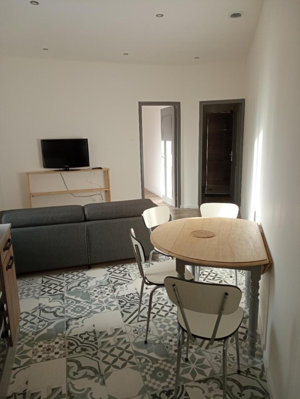 Appart Proche Toutes Commodites Souvigny Exterior photo